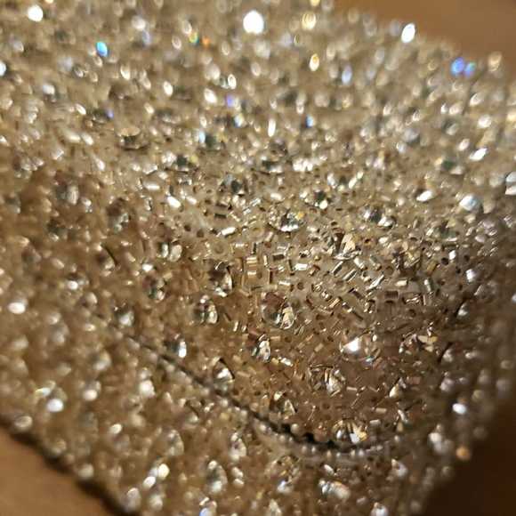 NWT! Sparkling Crystal Diamond Encrusted Silver Jewelry / Keepsake Box - Picture 7 of 8